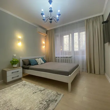 3 Bedroom Orange Apartment Almaty Exterior photo