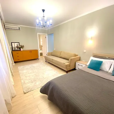 3 Bedroom Orange Apartment Almaty Exterior photo