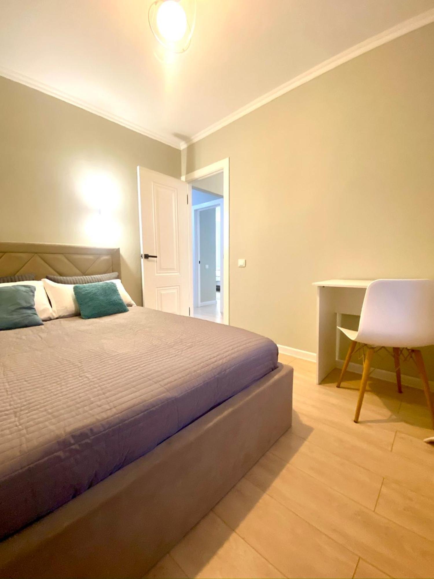 3 Bedroom Orange Apartment