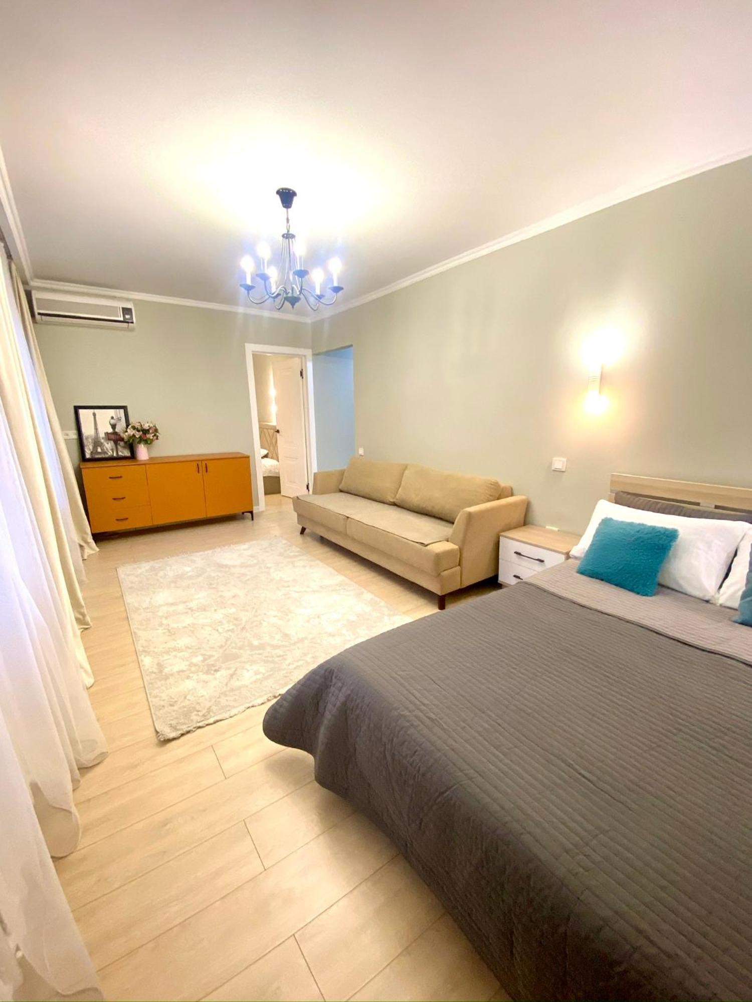 Apartment 3 Bedroom Orange