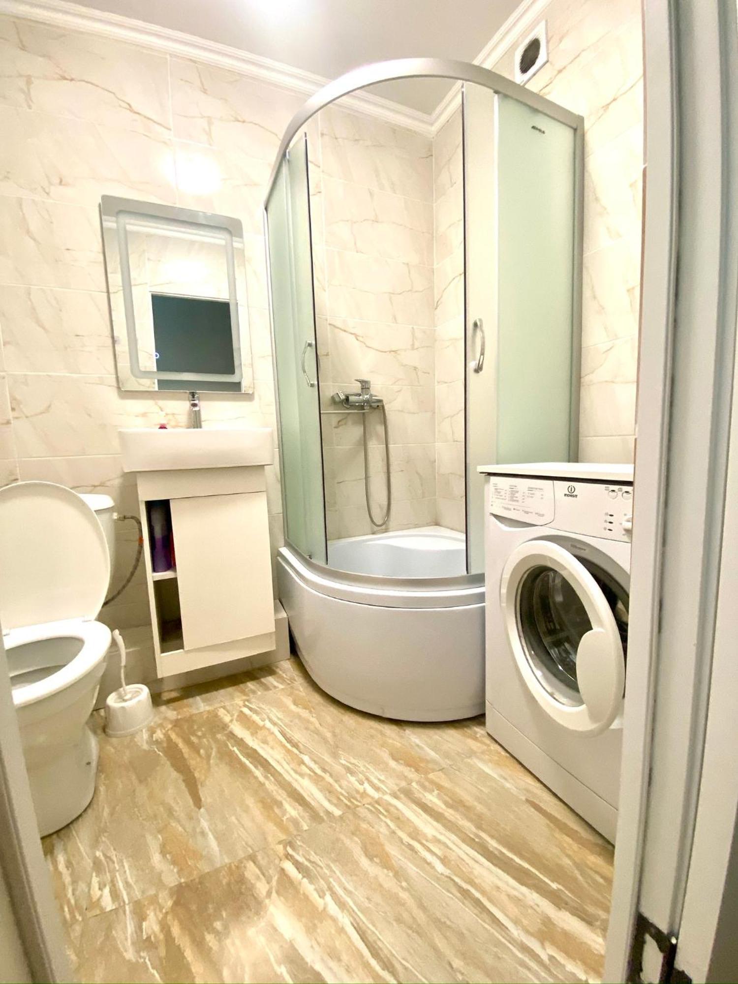 3 Bedroom Orange Apartment